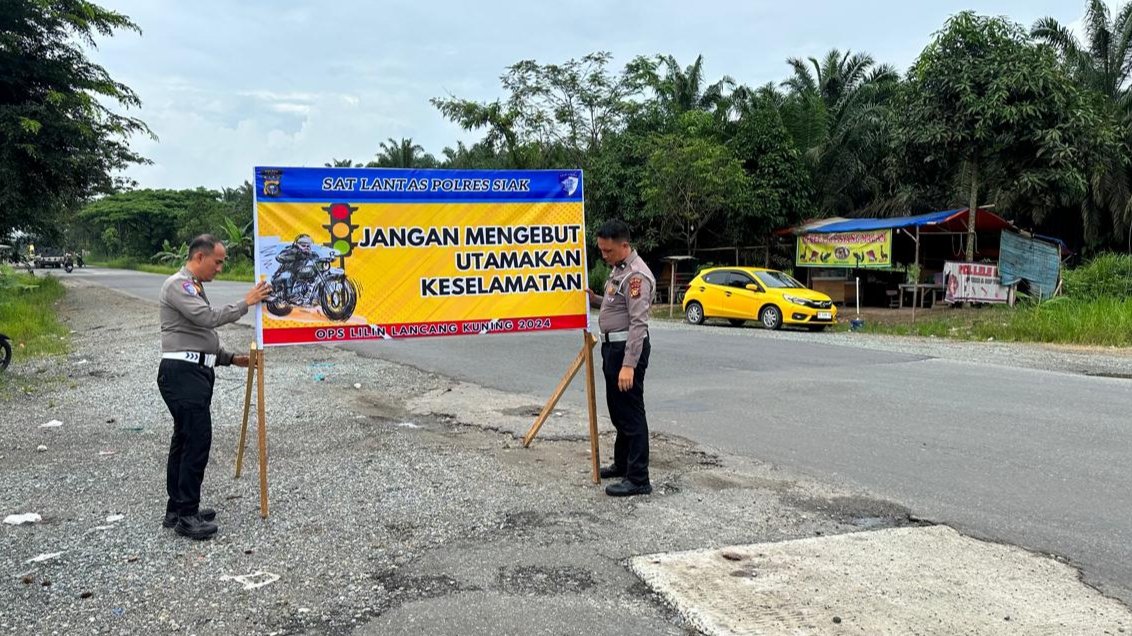 Operasi Lilin Lancang Kuning Tahun 2024, Satlantas Polres Siak Pasang Spanduk Himbauan