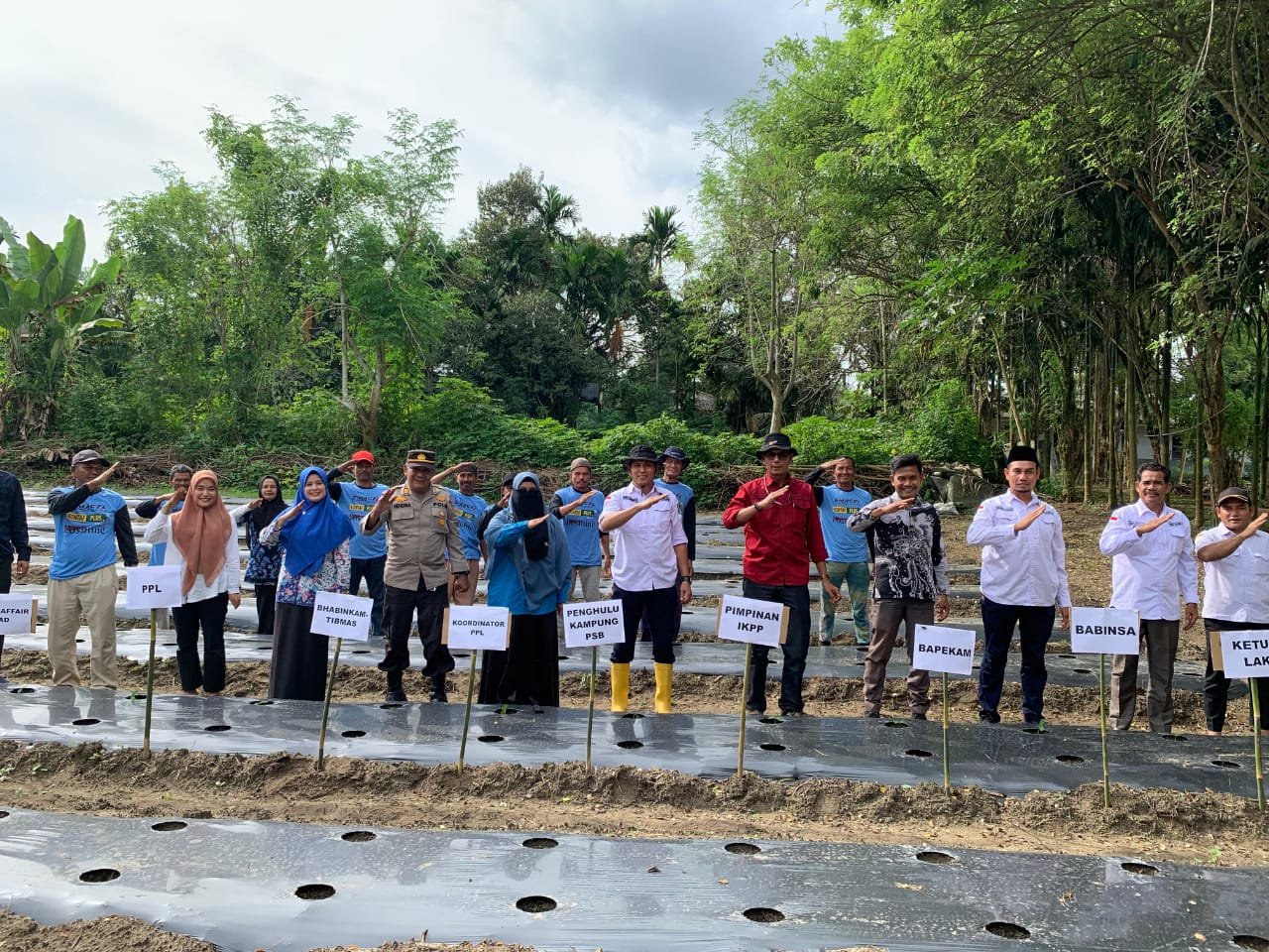 CSR PT.IKPP Adakan Kegiatan Kolaborasi Membina Petani di Kampung Pinang Sebatang Barat