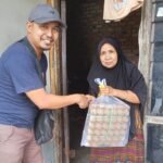 Anniversary 1 Tahun, Temu Ramah Omel Bagikan Paket Sembako Kepada Masyarakat Kampung Tualang