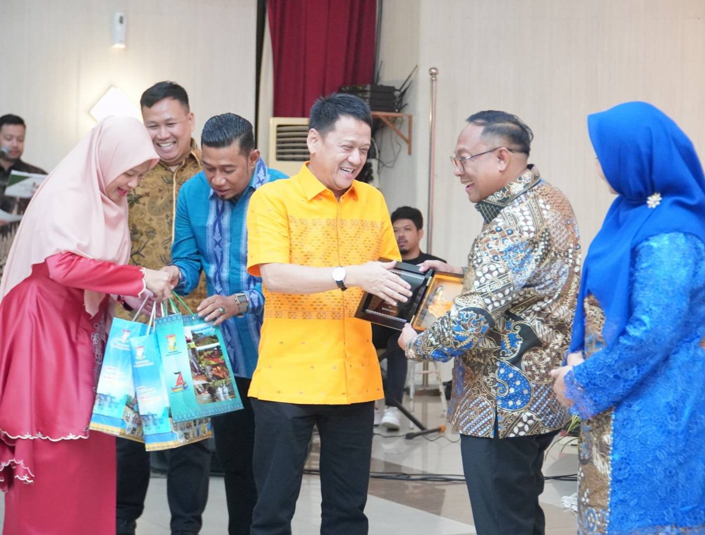 Pj Bupati Kampar Hadiri Perpisahan Pj Gubri, Hambali Ucapkan Terima Kasih