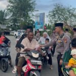 Tebar Berkah Ramadan, Satlantas Polres Siak Berbagi Takjil dan Edukasi Lalu Lintas