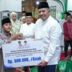 Alfedri Ajak Masyarakat Berzakat Saat Safari Ramadhan di Dusun Pusako