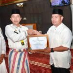 PLH Sekda Siak, Fauzi Asni Salurkan Zakat ke 6 Kampung dan 2 Kelurahan di Kecamatan Siak