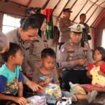 Polres Siak Gelar Trauma Healing untuk Korban Kerusuhan di Tenda Pengungsian PT SSL