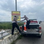 Pasang Spanduk Larangan di Jembatan Maredan, Polsek Tualang: Cegah Macet dan Laka