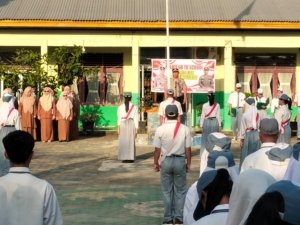 Edukasi Pelajar di SMAN 3, Polsek Tualang Ingatkan Tertib Berkendara dan Peduli Lingkungan